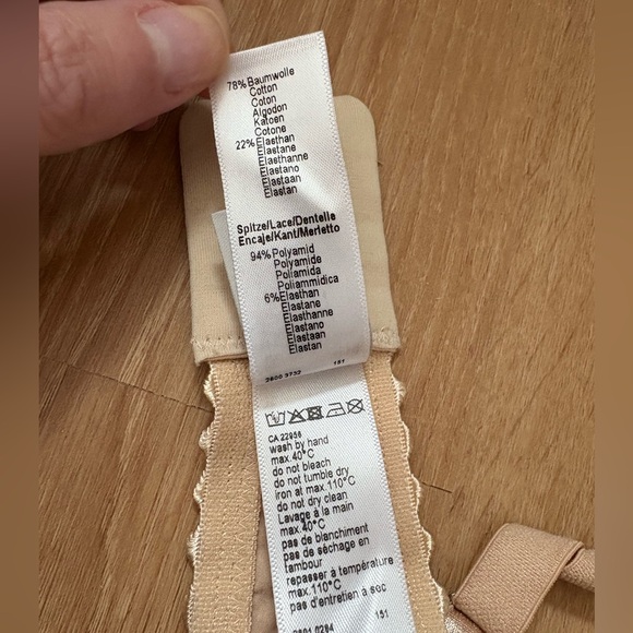 Hanro Lace Trimmed Bra - Picture 7 of 9